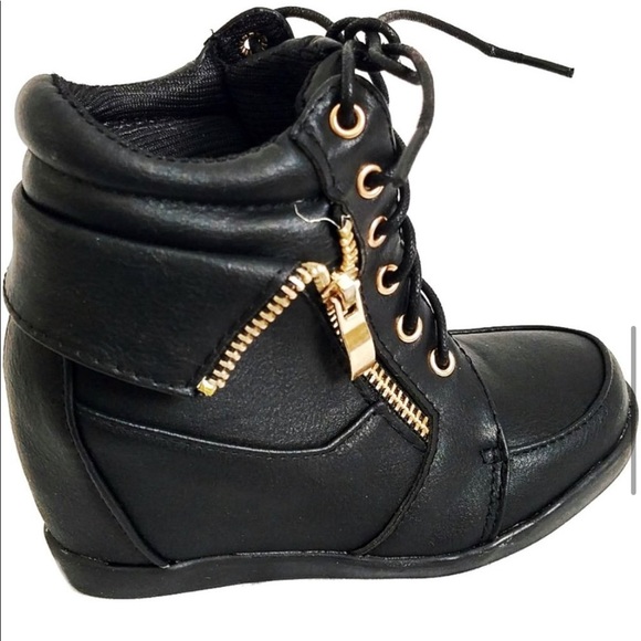 Other - 🚨FIRM🚨Lucky Top Black Lace Up Wedge Boot Sneakers